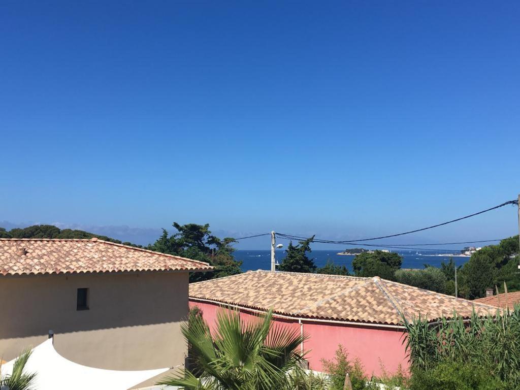 Appartement terrasse vue mer, plage gorguette à 1 minute à pied, wifi,clim, parking clos privatif Sanary-sur-Mer Exterior foto